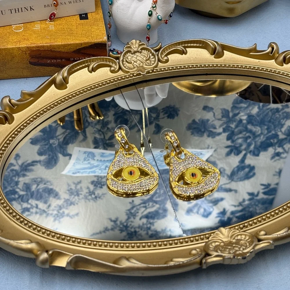 🆕 SCHIAPARELLI for V&A Museum 🧿 Electric Gold Rhinestones Eye Earrings - Picture 3 of 15
